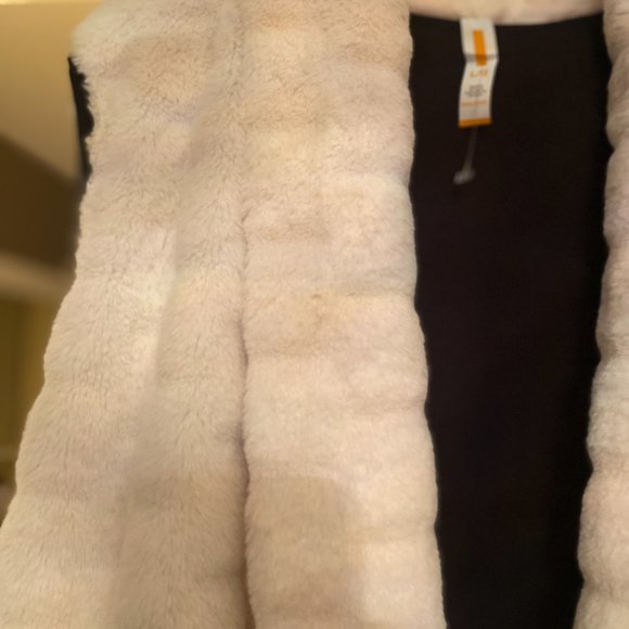 NWT (other) Lucy Women's White Ivory Faux Fur Ivory Vest. Size Large - Picture 7 of 10
